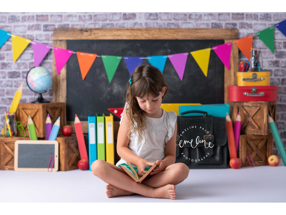 Photo backdrop Back to School – back to school set with chalkboard, bunting and books | Colors&Drops