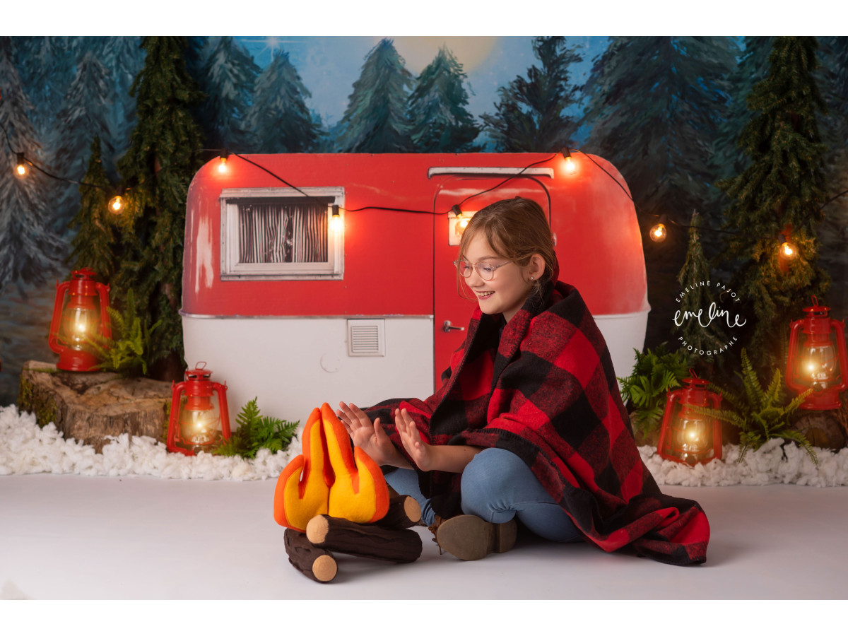 Baby & cake smash photo backdrop Camping Forest – red caravan in a forest at night with lanterns | Colors&Drops
