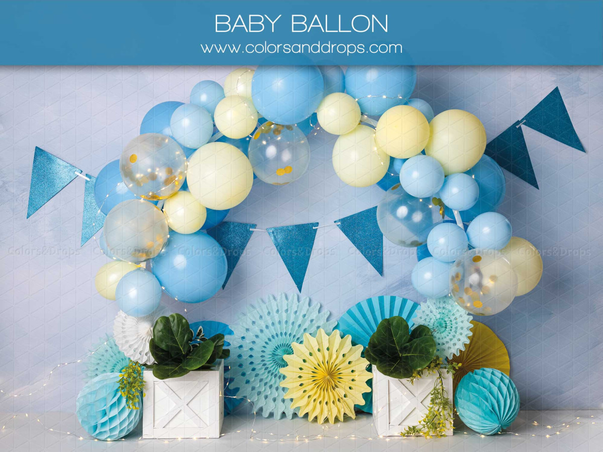 Fond photo bébé et smash cake Baby Ballon – arche de ballons bleus et jaunes avec fanions | Colors&Drops