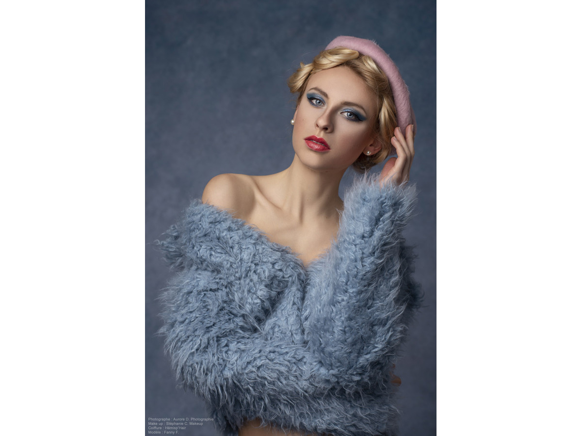 Fond photo bleu clair texturé United Froz – texture effet peinture bleu glacé vignetté | Colors&Drops