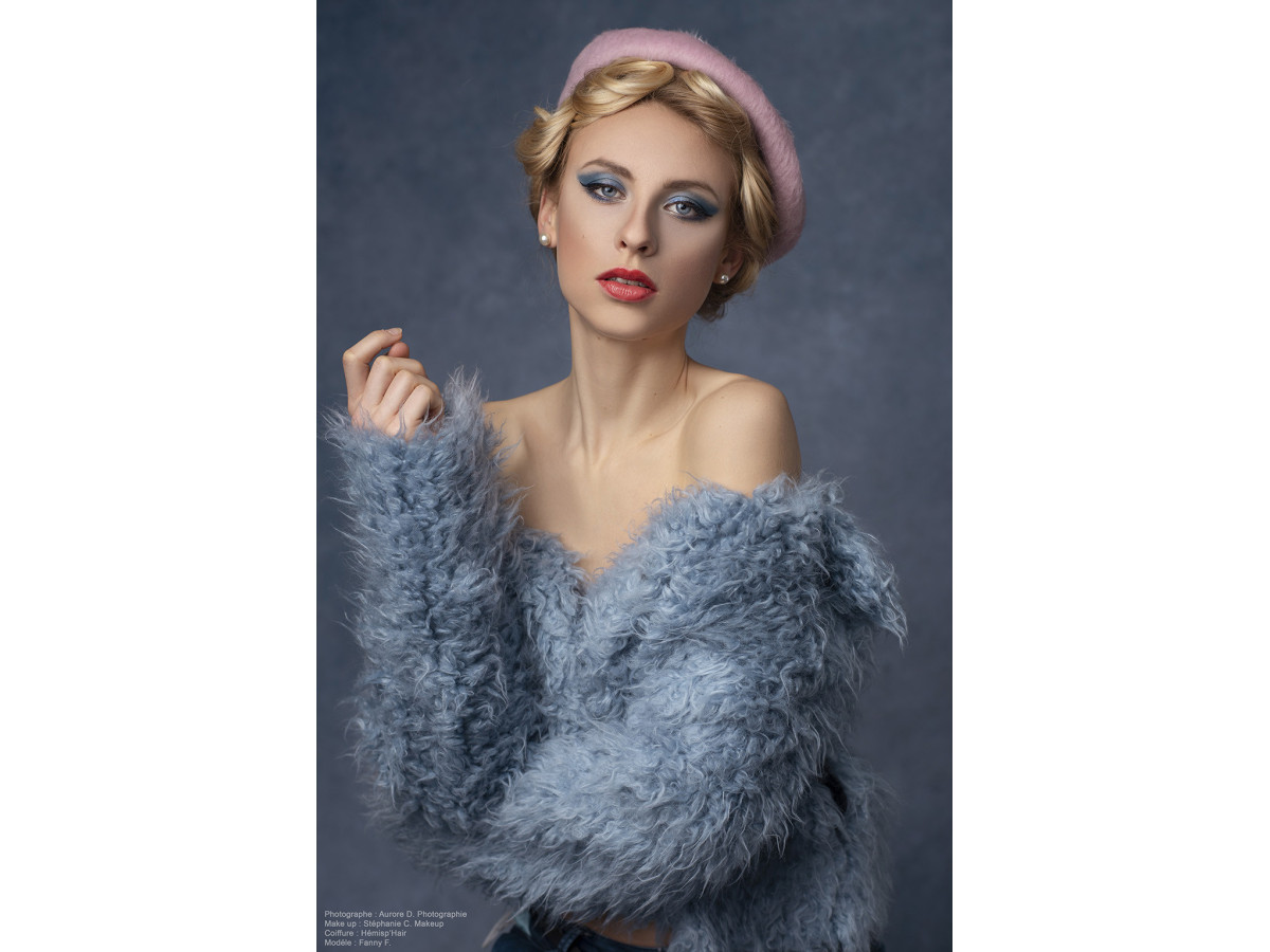 Fond photo bleu clair texturé United Froz – texture effet peinture bleu glacé vignetté | Colors&Drops