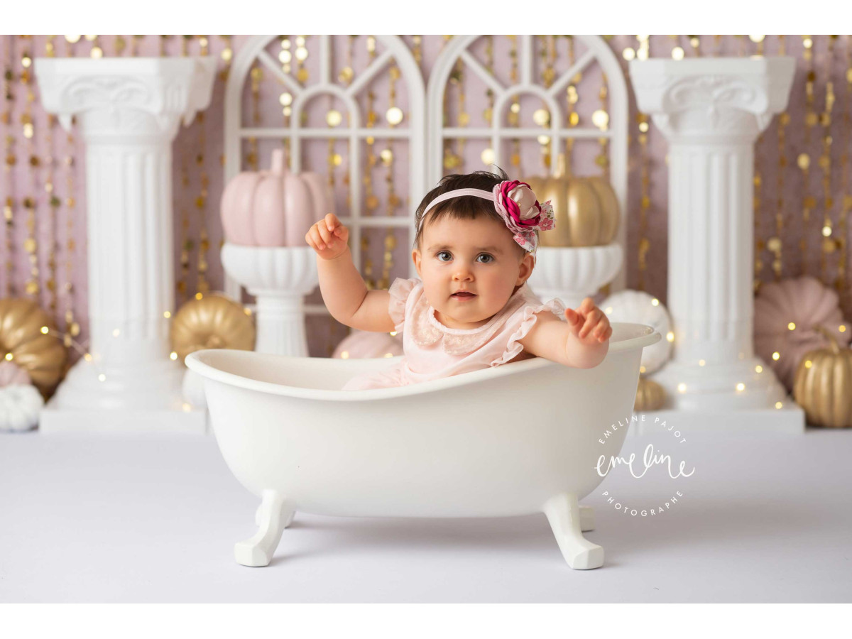 Fondo fotográfico de bebé y smash cake Heart of Gold – cortina de cuentas doradas con columnas y calabazas | Colors&Drops