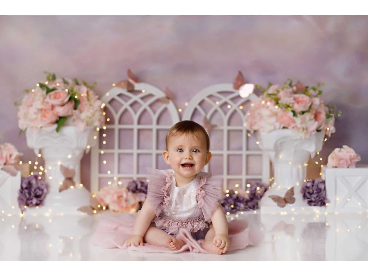 Baby & cake smash photo backdrop Papilurose – white windows with rose bouquets and butterflies | Colors&Drops