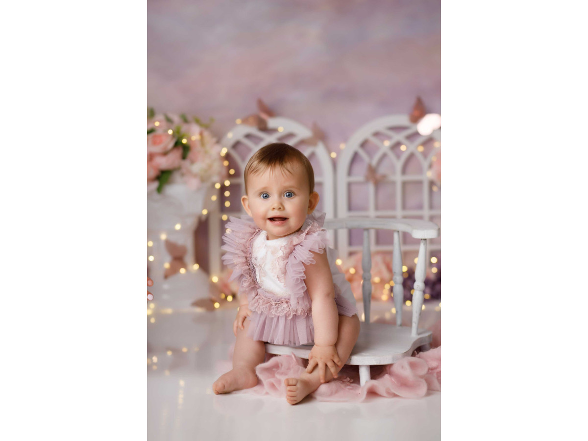 Baby & cake smash photo backdrop Papilurose – white windows with rose bouquets and butterflies | Colors&Drops