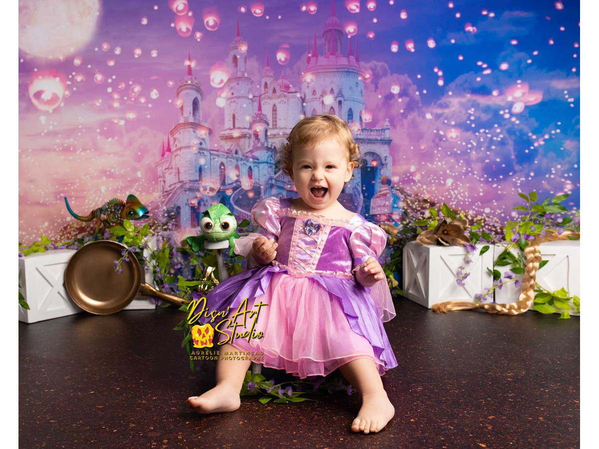 Baby & cake smash photo backdrop Lanterne – fairy tale castle with floating lanterns and moon | Colors&Drops