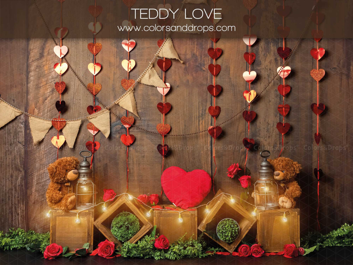 Fondo fotográfico Teddy Love – pared de madera con guirnaldas de corazones y osos de peluche | Colors&Drops