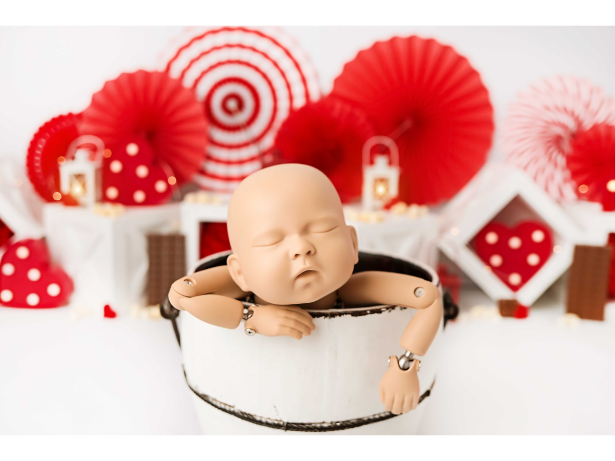 Fond photo Pop Love – rosaces rouges et cœurs sur fond blanc | Colors&Drops