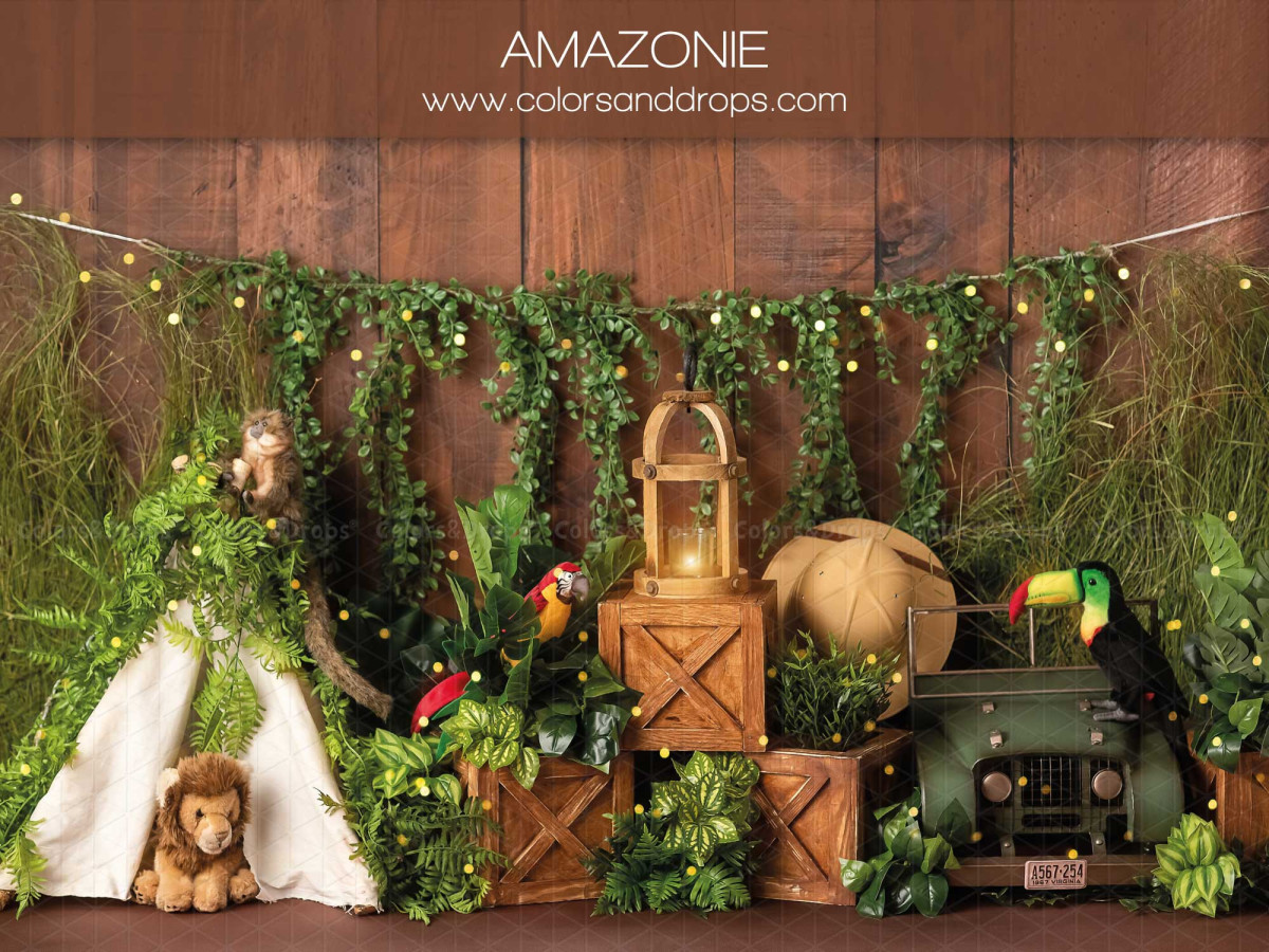 Baby & cake smash photo backdrop Amazonie – jungle on wooden wall with teepee, lantern and jeep | Colors&Drops