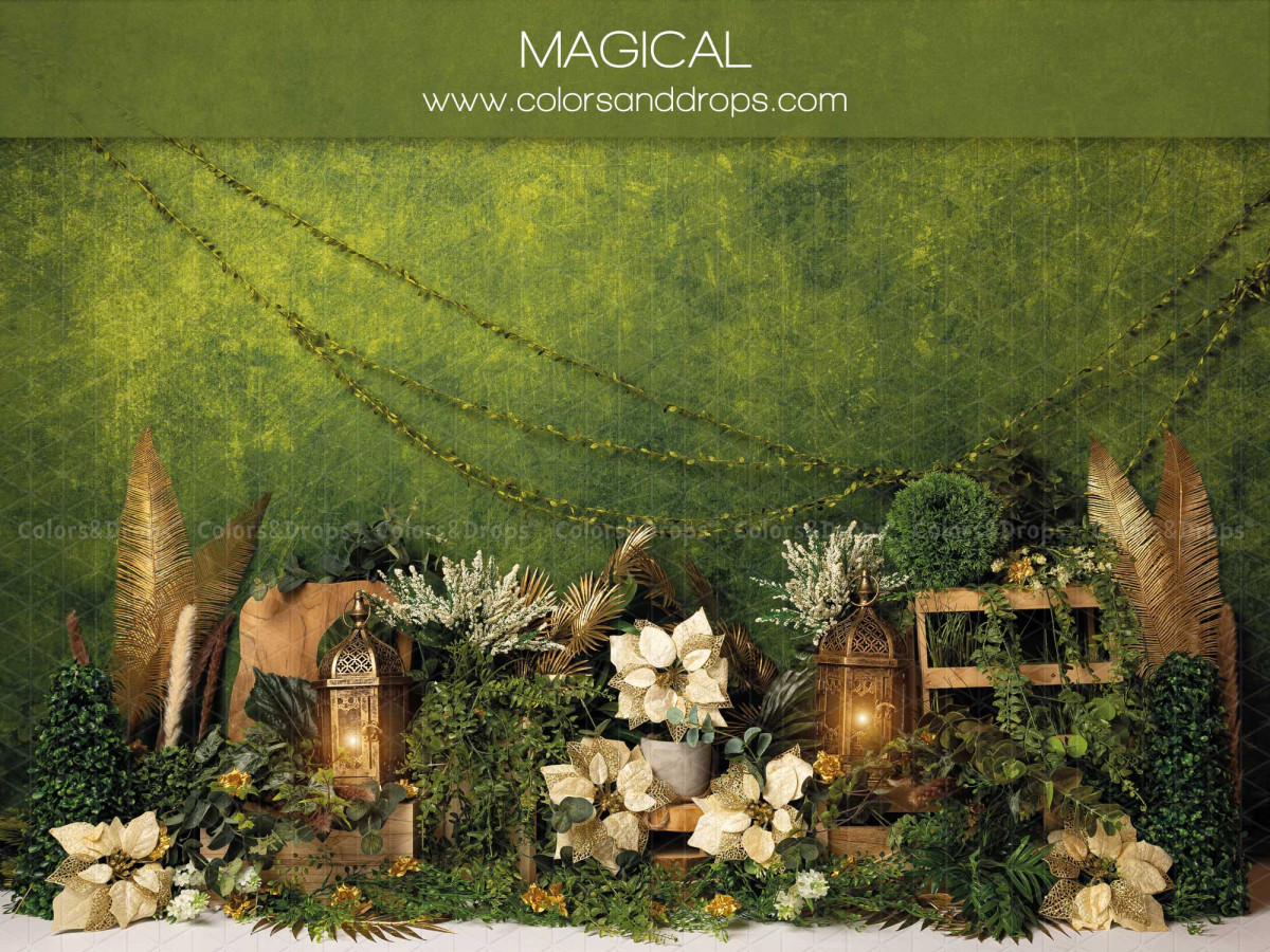 Fond photo bébé et smash cake Magical – forêt verte avec lanternes, fleurs blanches et cerf | Colors&Drops