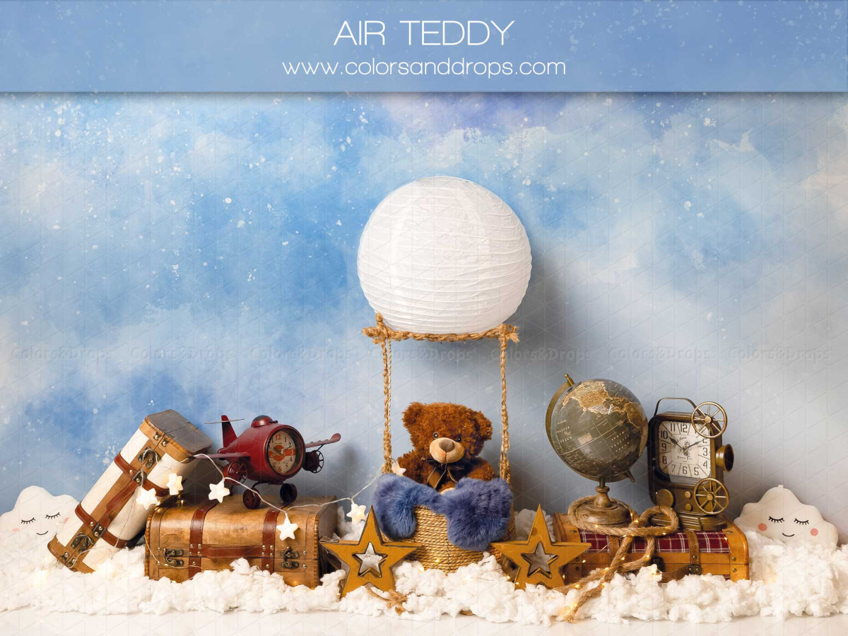 Fondo fotográfico de bebé y smash cake Air Teddy – cielo azul con globo aerostático, osito y avión | Colors&Drops