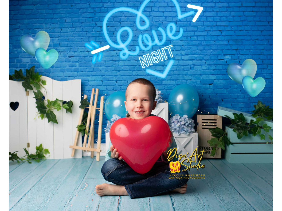 Photo backdrop Love Night – blue brick wall with Love neon sign and balloons | Colors&Drops
