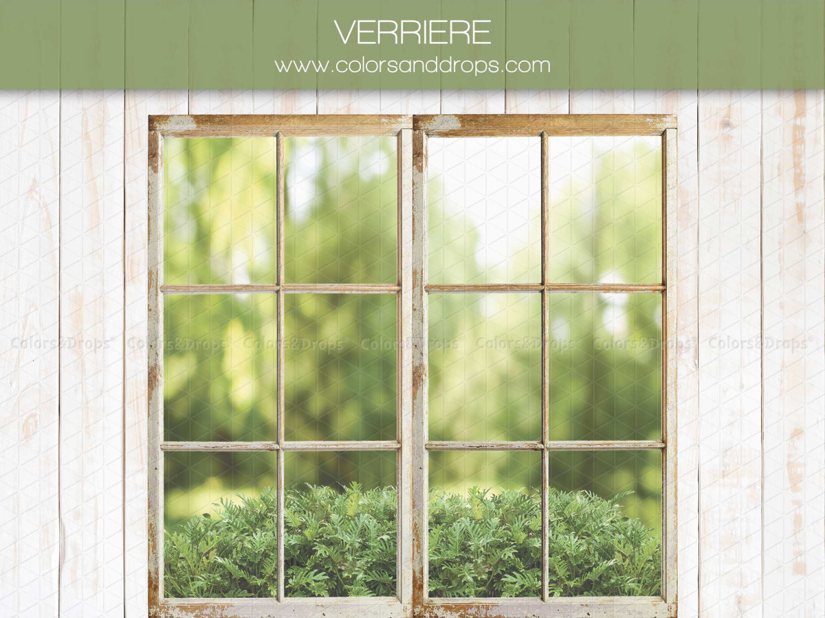 Fond photo de printemps Verriere – fenêtre verrière sur mur en bois blanc avec jardin | Colors&Drops