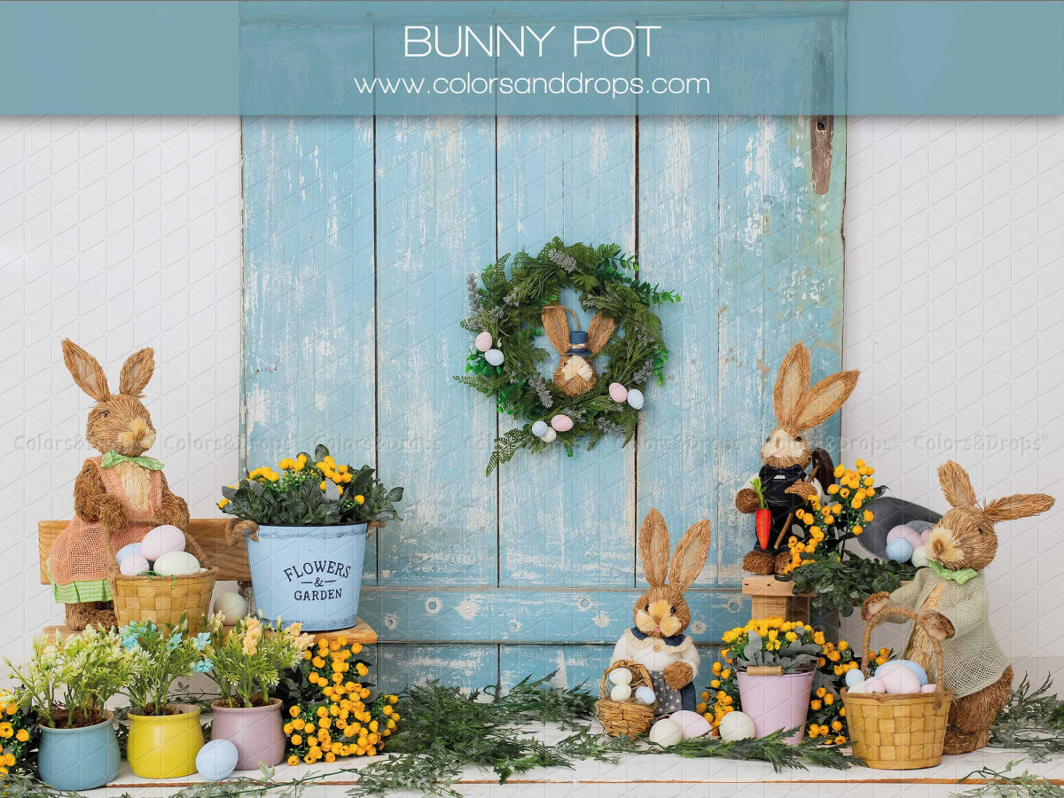 Baby & cake smash photo backdrop Bunny Pot – Easter bunnies in front of blue wooden door | Colors&Drops