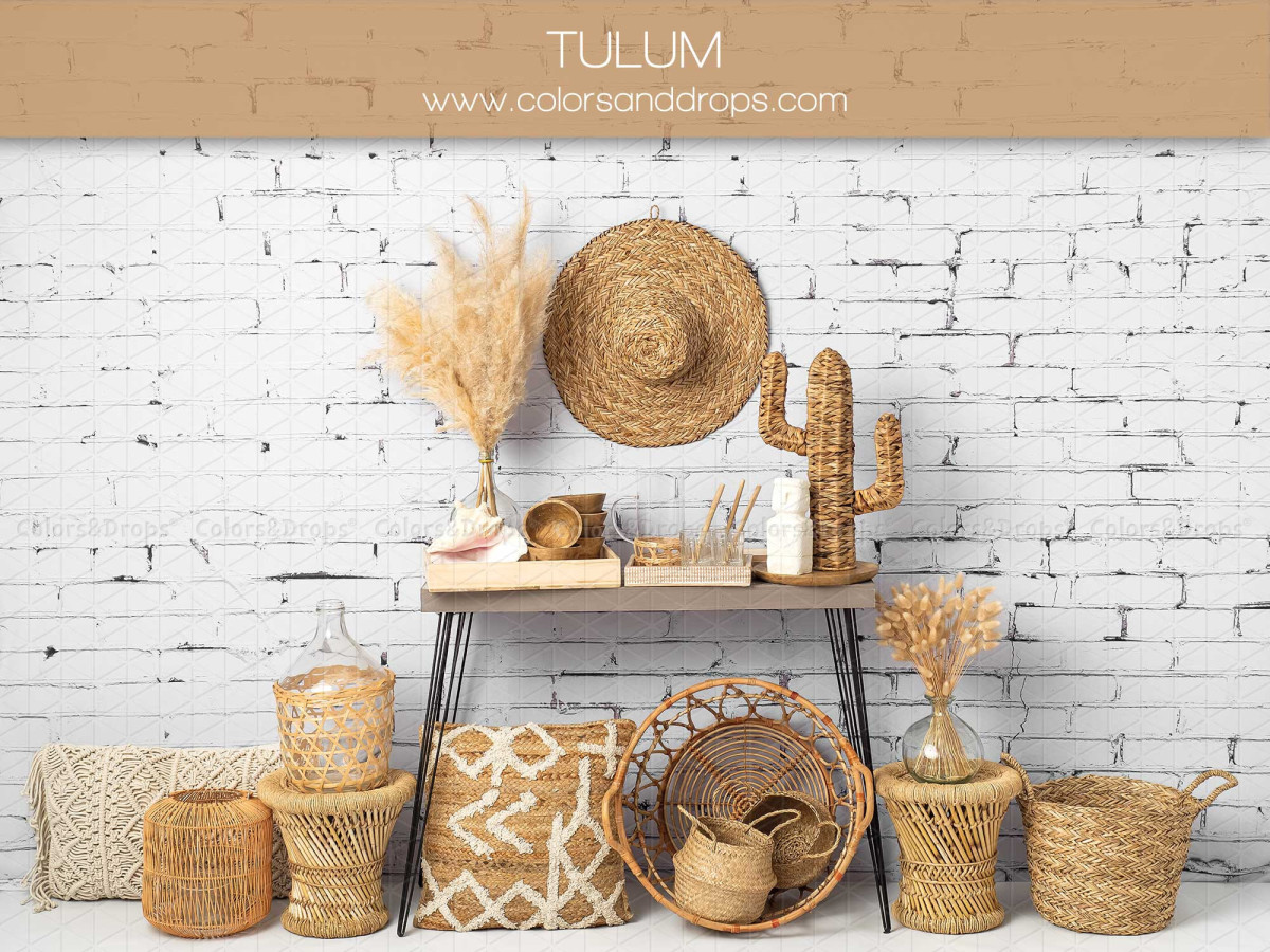 Fondo fotográfico de bebé y smash cake Tulum – pared de ladrillo blanca con consola, cestas y cactus | Colors&Drops
