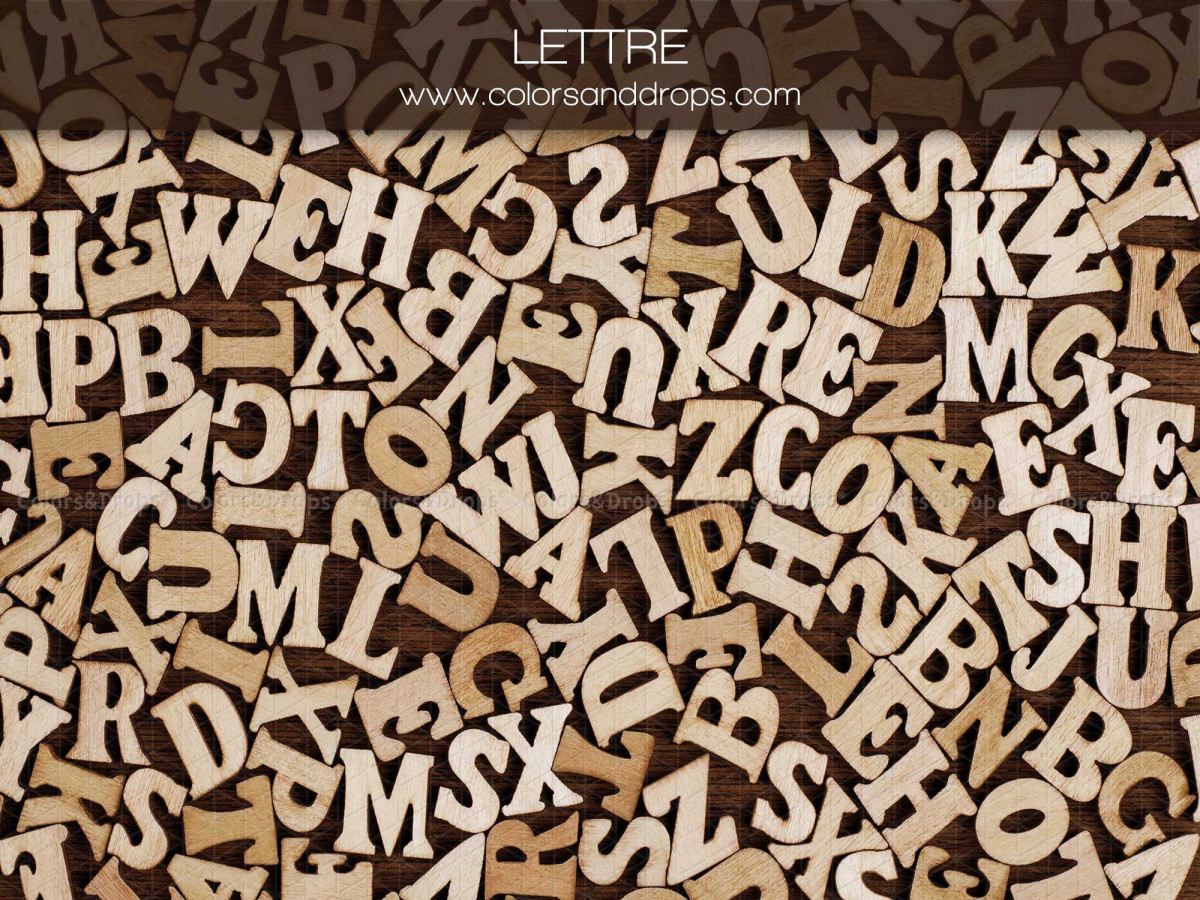 Fond photo scolaire Lettre – lettres en bois éparpillées | Colors&Drops