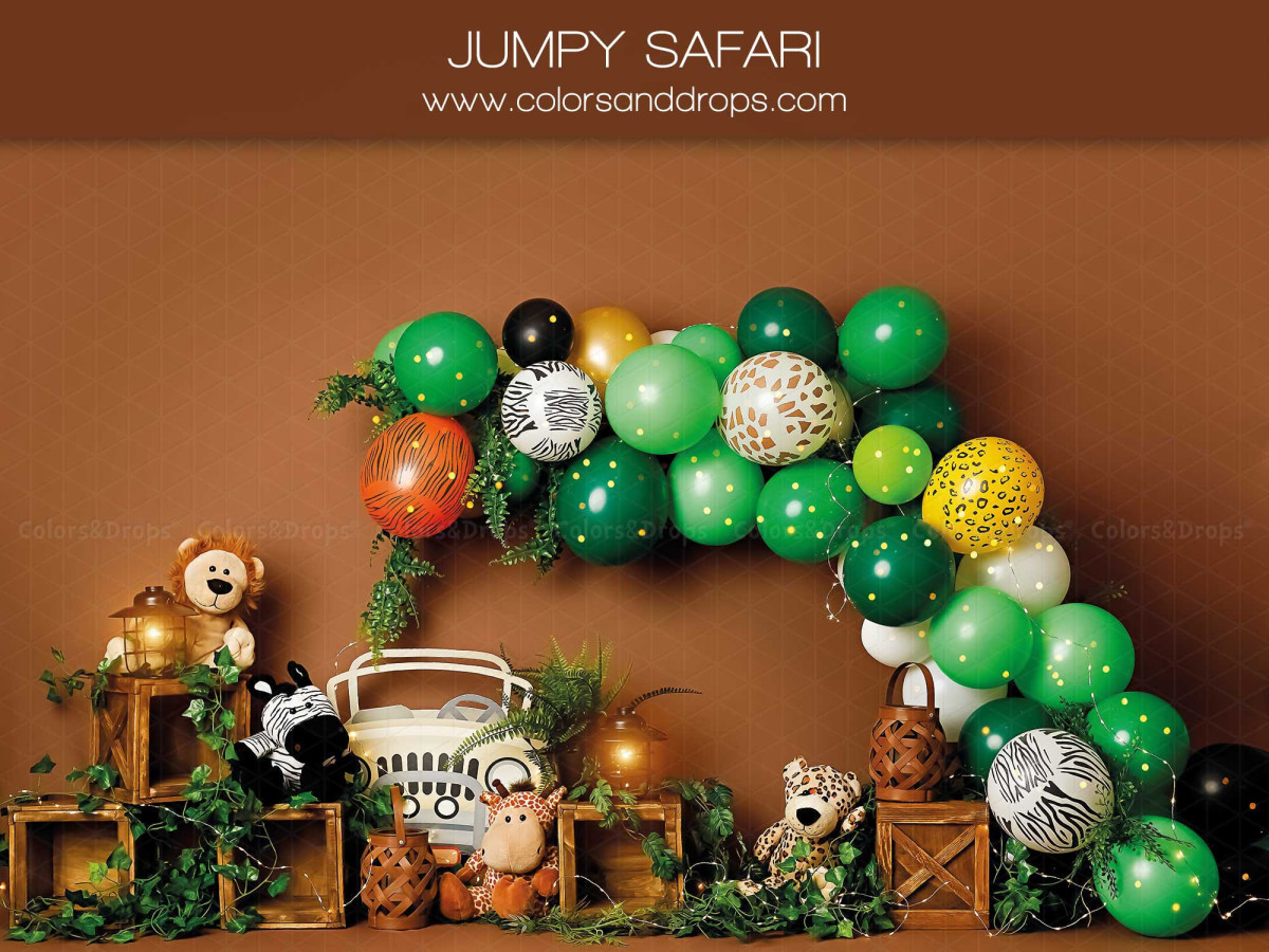 Fondo fotográfico de bebé y smash cake Jumpy Safari – arco de globos verdes safari con peluches y cajas | Colors&Drops