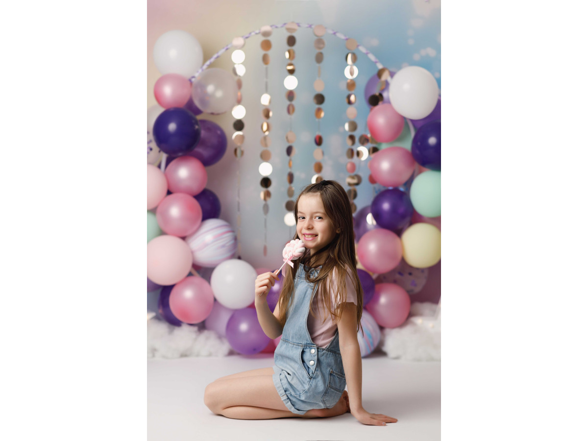 Fondo fotográfico de bebé y smash cake Celeste – aro de globos pastel con cortina de lentejuelas | Colors&Drops