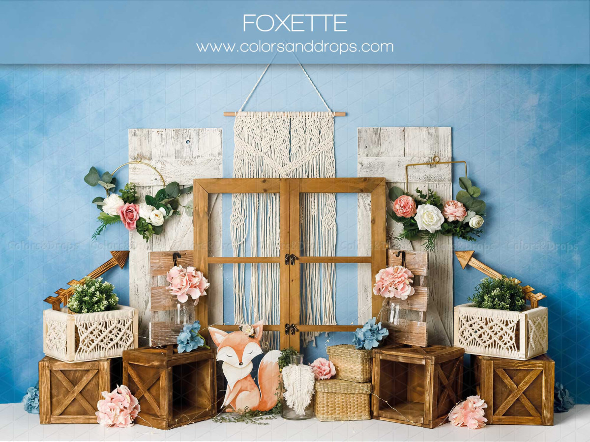 Fondo fotográfico de bebé y smash cake Foxette – ventana de madera con macramé, flores y zorros | Colors&Drops