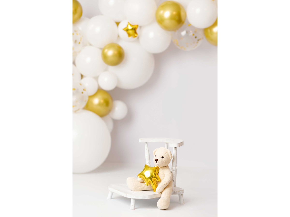 Baby & cake smash photo backdrop White and Stars – white and gold balloon garland with stars | Colors&Drops
