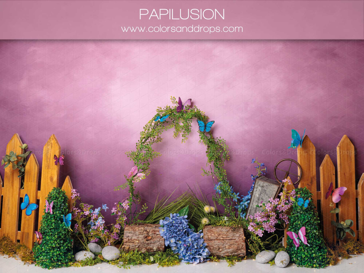 Baby & cake smash photo backdrop Papilusion – pink wall with flower arch, fence and butterflies | Colors&Drops