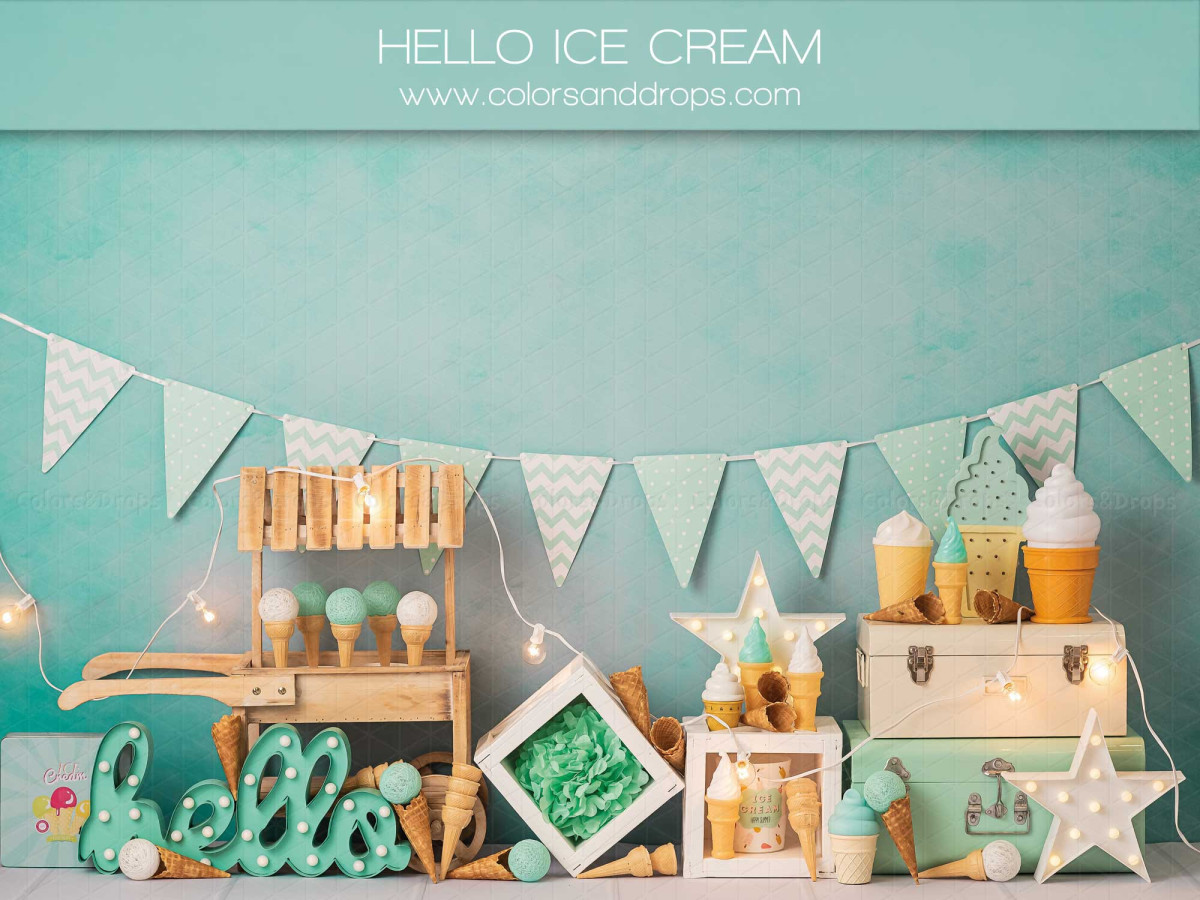 Fond photo bébé et smash cake Hello Ice Cream – mur turquoise avec fanions et stand de glaces | Colors&Drops