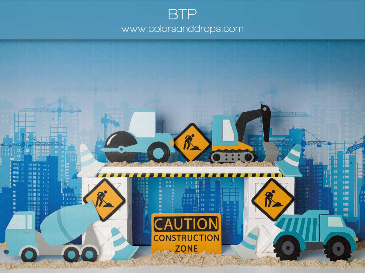 Fondo fotográfico de bebé y smash cake Btp – obra con máquinas de construcción y carteles | Colors&Drops