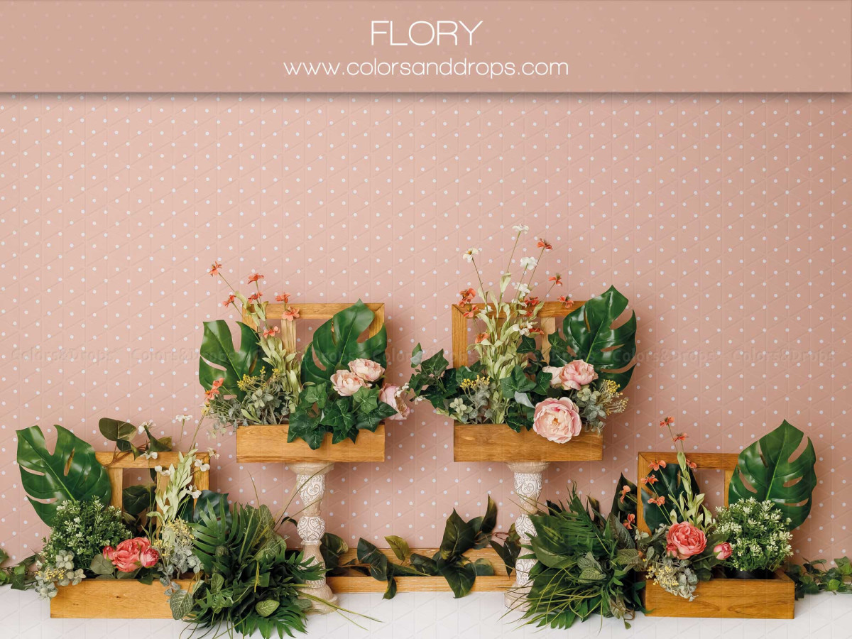 Fond photo bébé et smash cake Flory – mur rose à pois avec jardinières tropicales | Colors&Drops