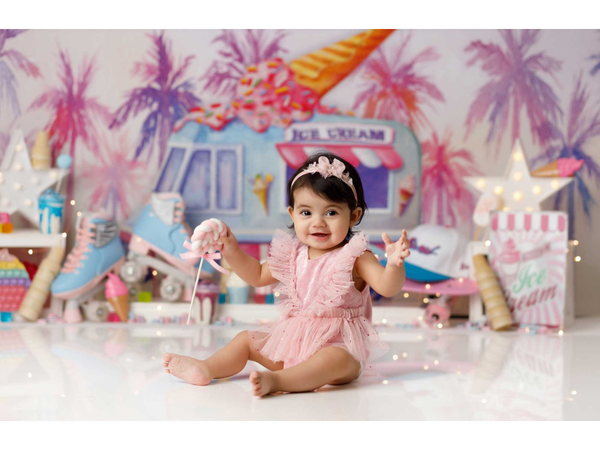 Fond photo bébé et smash cake Palm Beach – plage aux palmiers violets avec van et patins | Colors&Drops