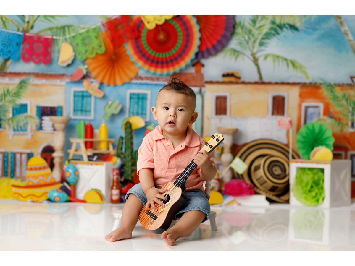 Baby & cake smash photo backdrop Ole Ole – colorful Mexican village with papel picado and sombreros | Colors&Drops