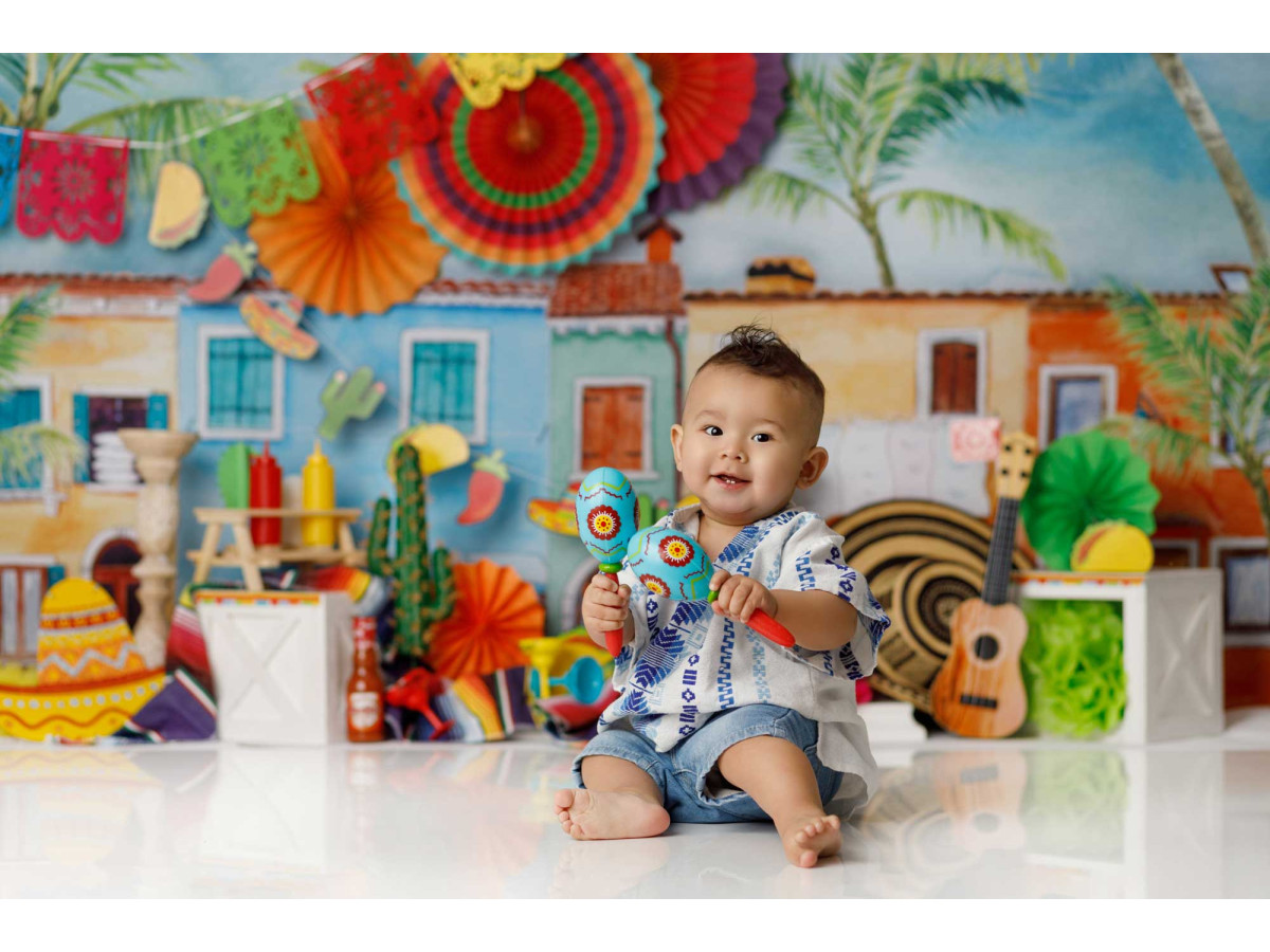 Baby & cake smash photo backdrop Ole Ole – colorful Mexican village with papel picado and sombreros | Colors&Drops
