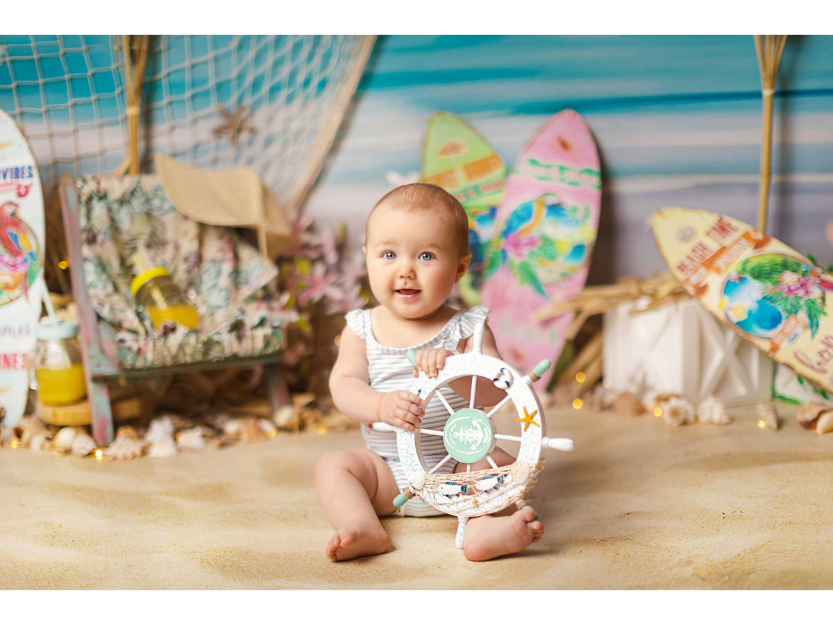 Baby & cake smash photo backdrop Caraib – caribbean beach with surfboards and net | Colors&Drops