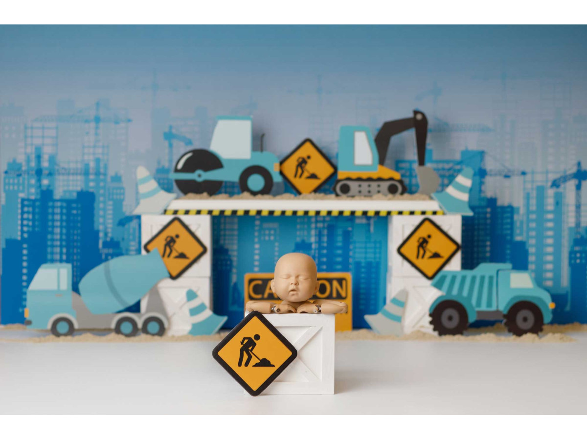 Fondo fotográfico de bebé y smash cake Btp – obra con máquinas de construcción y carteles | Colors&Drops