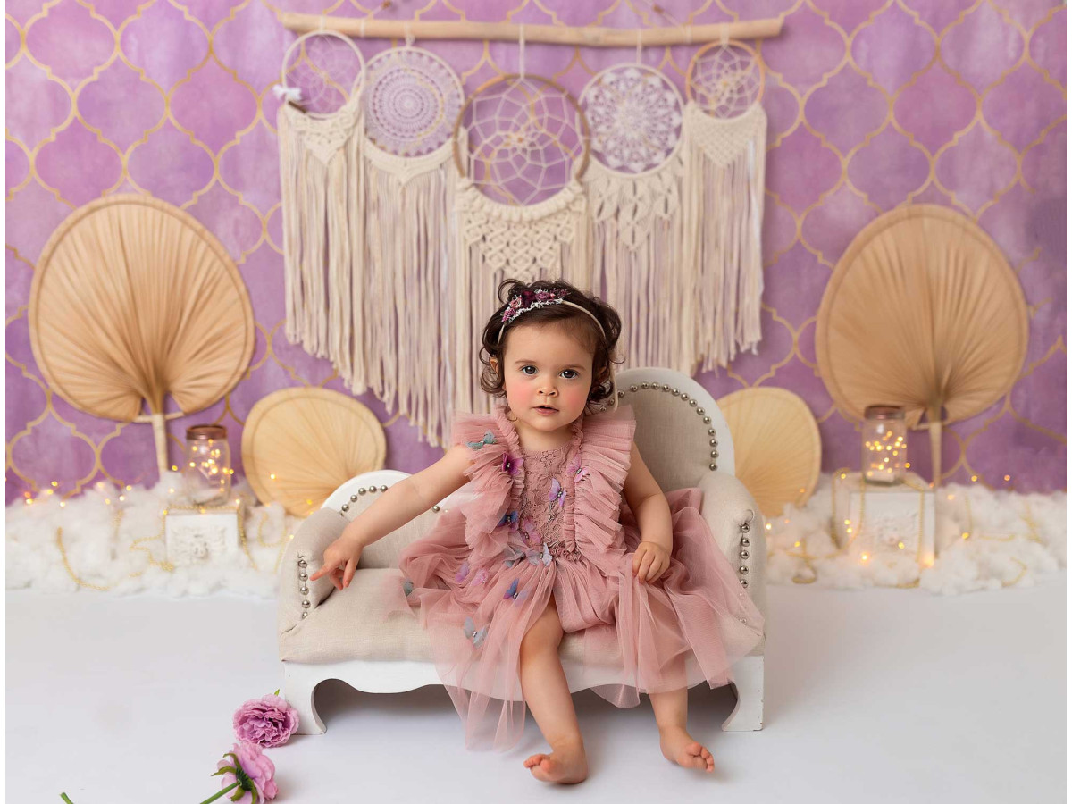 Baby & cake smash photo backdrop Palm Parma – pink Moroccan-pattern wall with macramé and fans | Colors&Drops