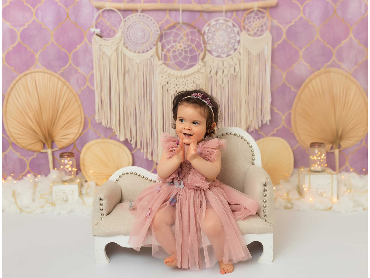 Baby & cake smash photo backdrop Palm Parma – pink Moroccan-pattern wall with macramé and fans | Colors&Drops