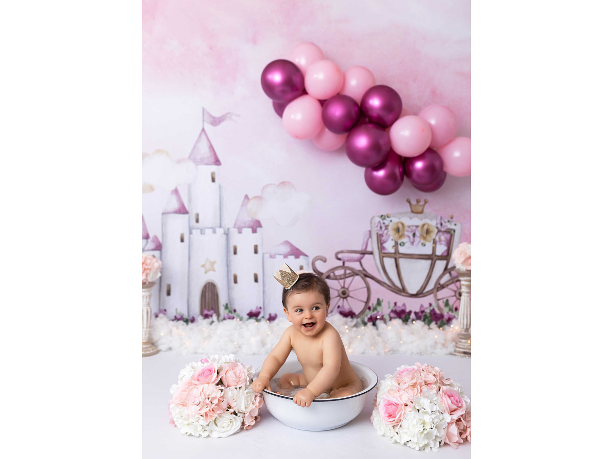 Fond photo bébé et smash cake Castel Princesse – château de princesse blanc avec carrosse et ballons | Colors&Drops