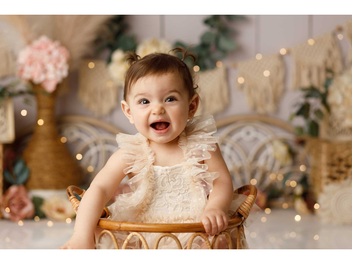 Fond photo bébé et smash cake Elada – mur en bois avec couronne, macramé et pampa | Colors&Drops