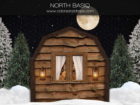 Fond photo de Noël North Basiq – cabane en bois avec fenêtre et pleine lune | Colors&Drops