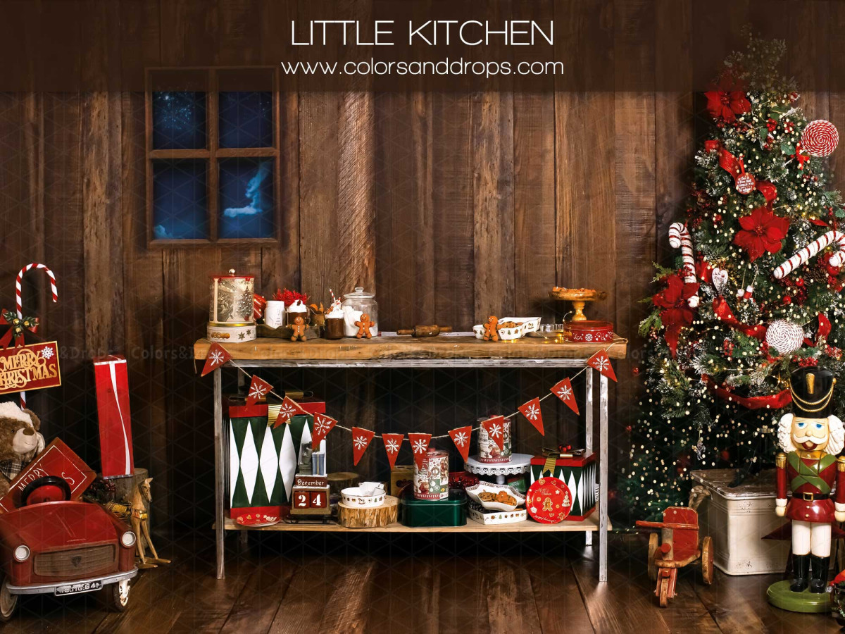 Fondo fotográfico de Navidad Little Kitchen – cocina navideña de madera con ventana y abeto | Colors&Drops