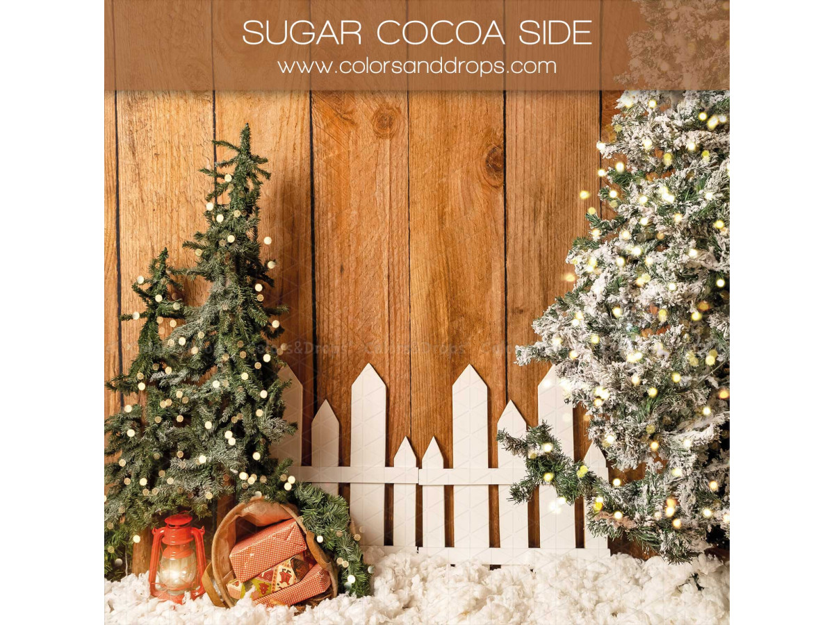 Fondo fotográfico lateral de Navidad Sugar Cocoa Side – pared de madera con abetos, valla blanca y faroles | Colors&Drops