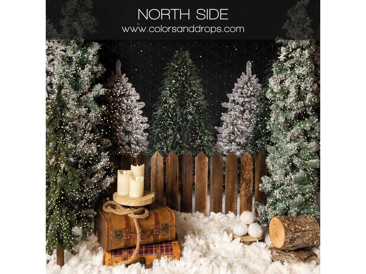 Fond photo latéral de Noël Northside – sapins enneigés avec palissade et lanternes en portrait | Colors&Drops