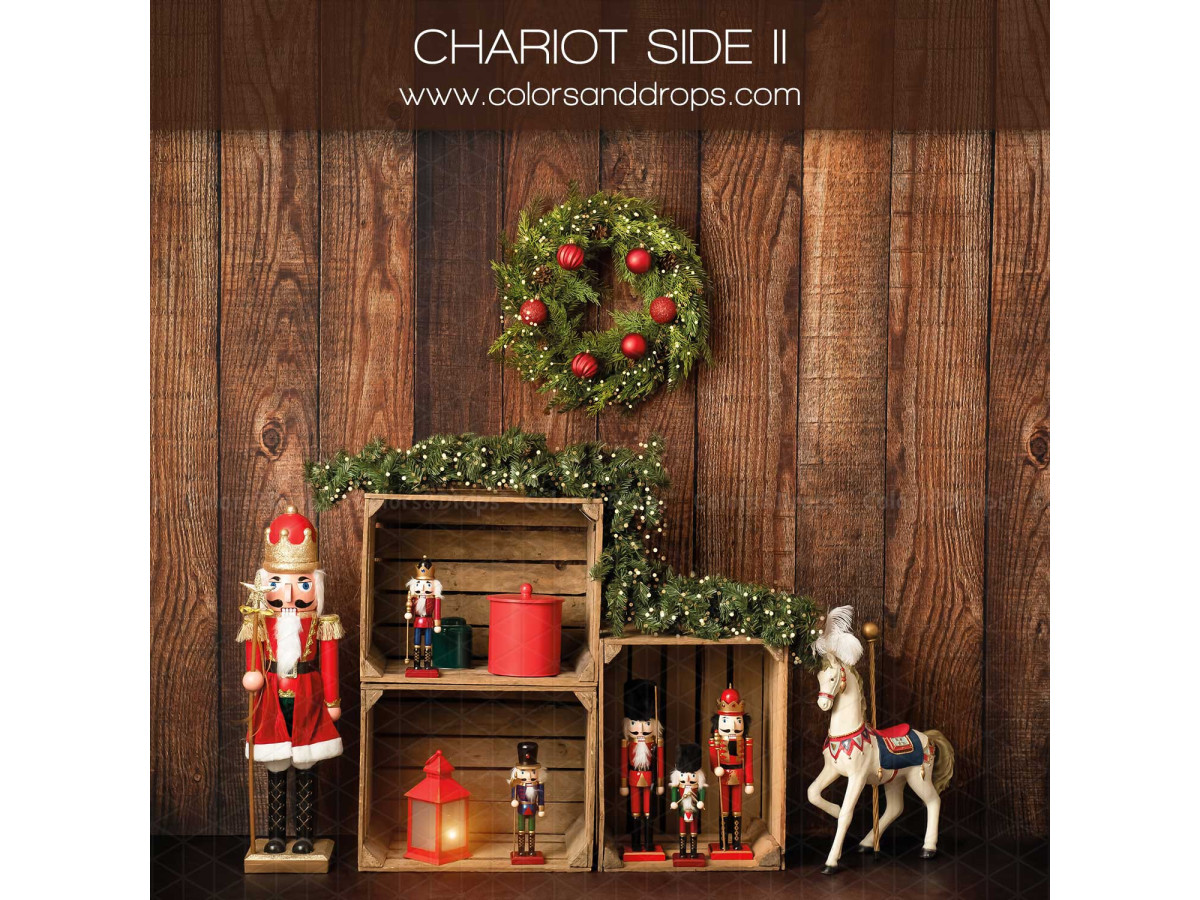 Fond photo latéral de Noël Chariot Side II – mur en bois avec caisses, casse-noisette et couronne | Colors&Drops