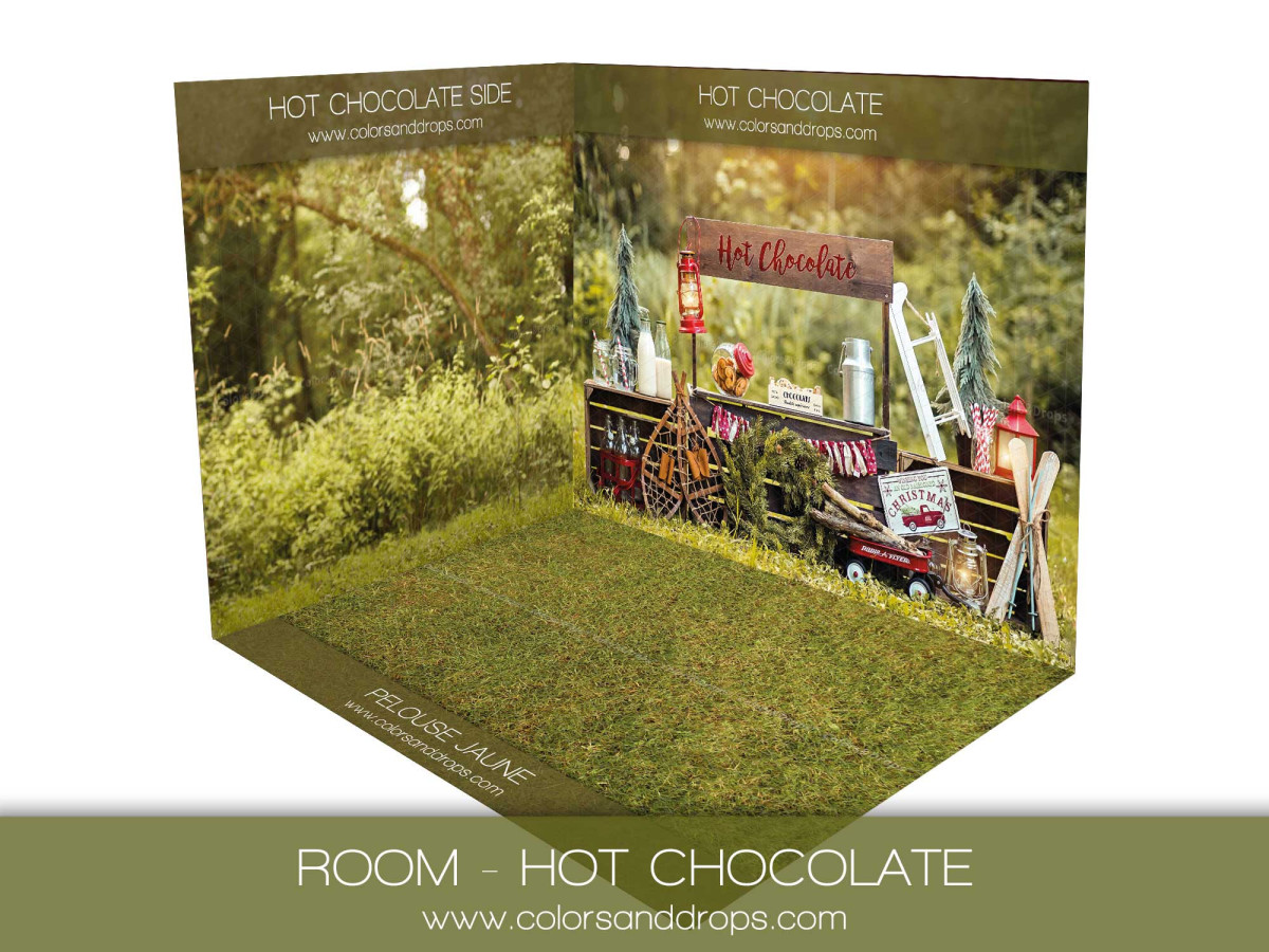 Fond photo d'angle de Noël Hot Chocolate – sous-bois et stand de chocolat chaud sur pelouse | Colors&Drops