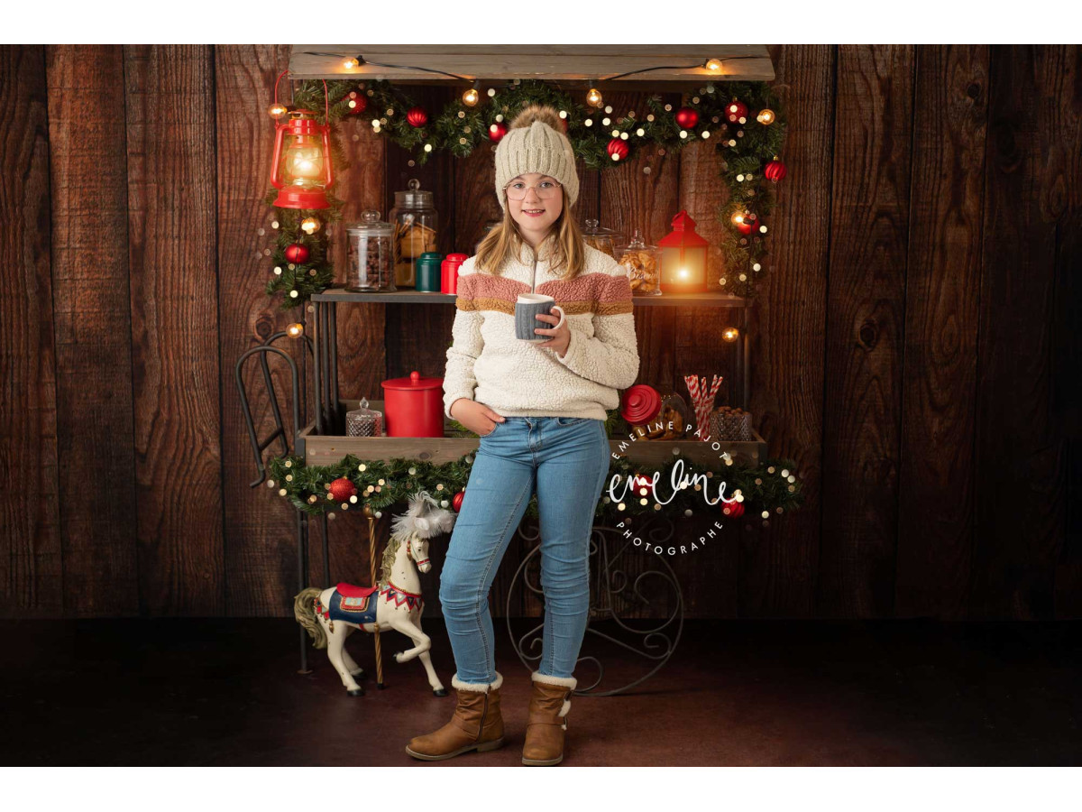 Christmas corner photo backdrop Chariot I – nutcrackers and Christmas cart | Colors&Drops