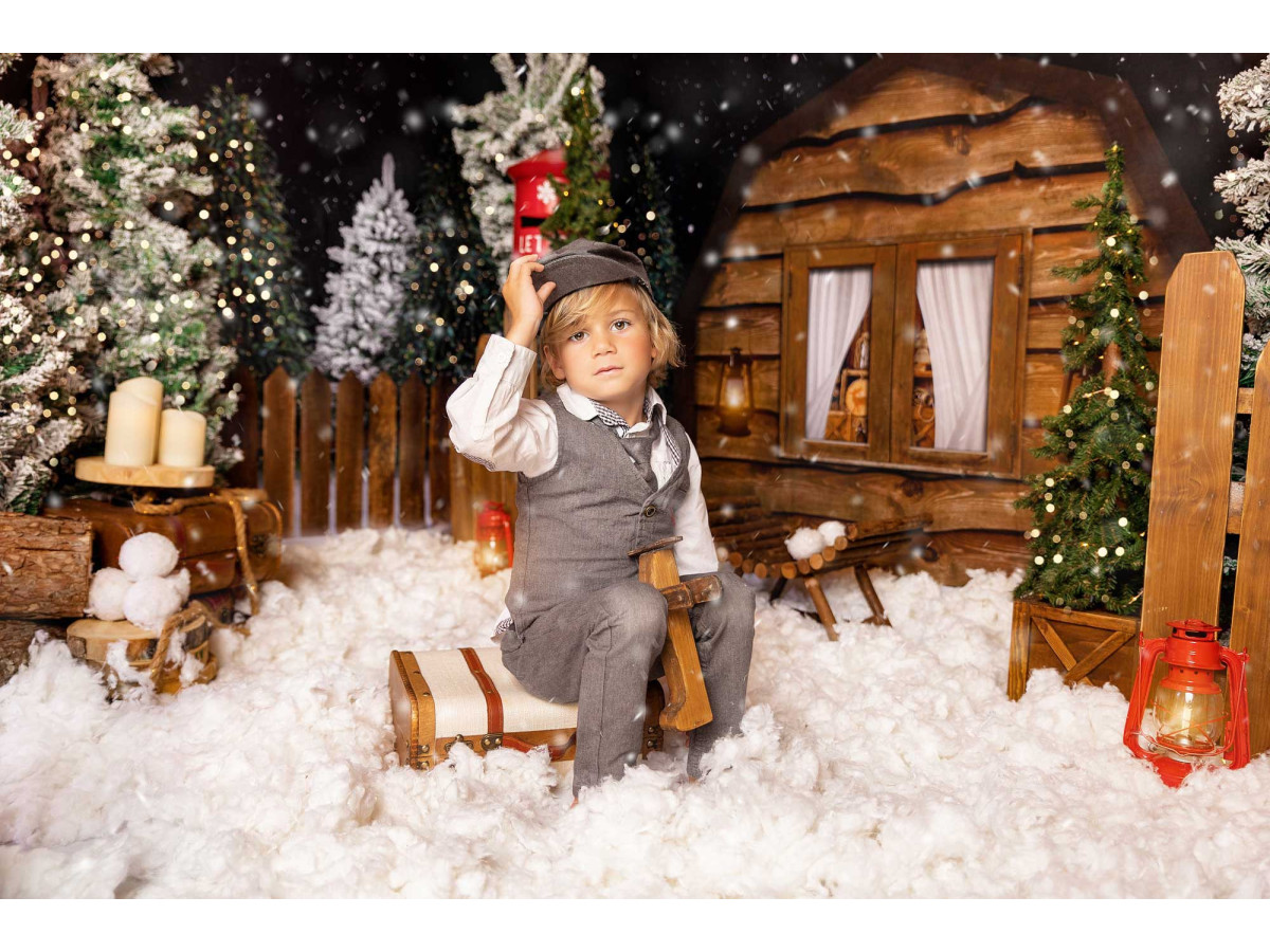 Fond photo d'angle de Noël North I – cabane de nuit avec pavés gris | Colors&Drops