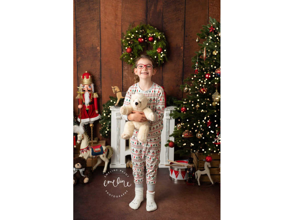 Photo backdrop Christmas Nut – wooden wall with tree, white fireplace and nutcrackers | Colors&Drops