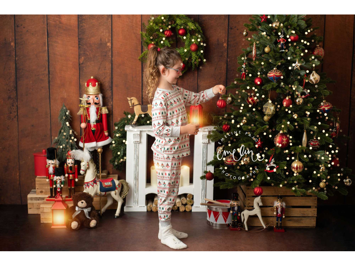 Photo backdrop Christmas Nut – wooden wall with tree, white fireplace and nutcrackers | Colors&Drops