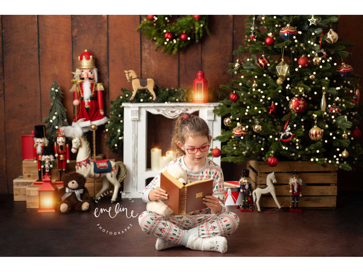 Photo backdrop Christmas Nut – wooden wall with tree, white fireplace and nutcrackers | Colors&Drops
