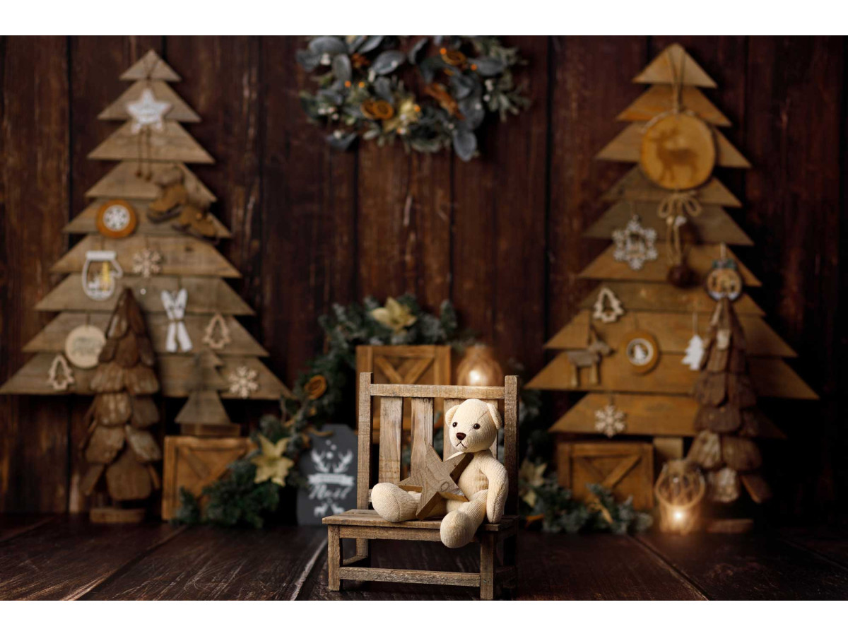 Fond photo de Noël Canadian Cannelle – mur en bois avec sapins en bois, couronne et caisses | Colors&Drops