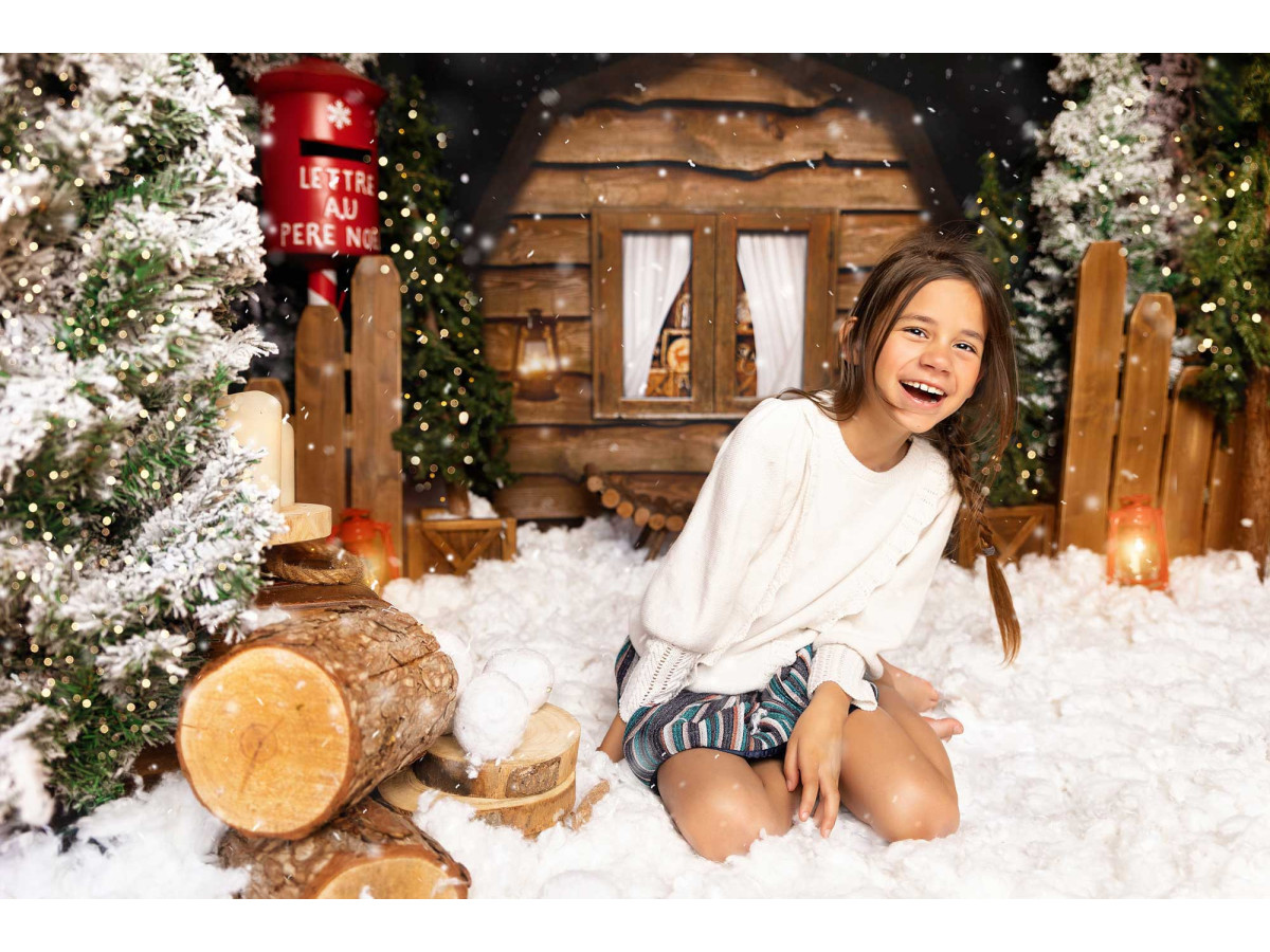 Fondo fotográfico de esquina de Navidad North II – decorado en esquina con cabaña, buzón y suelo de piedras | Colors&Drops