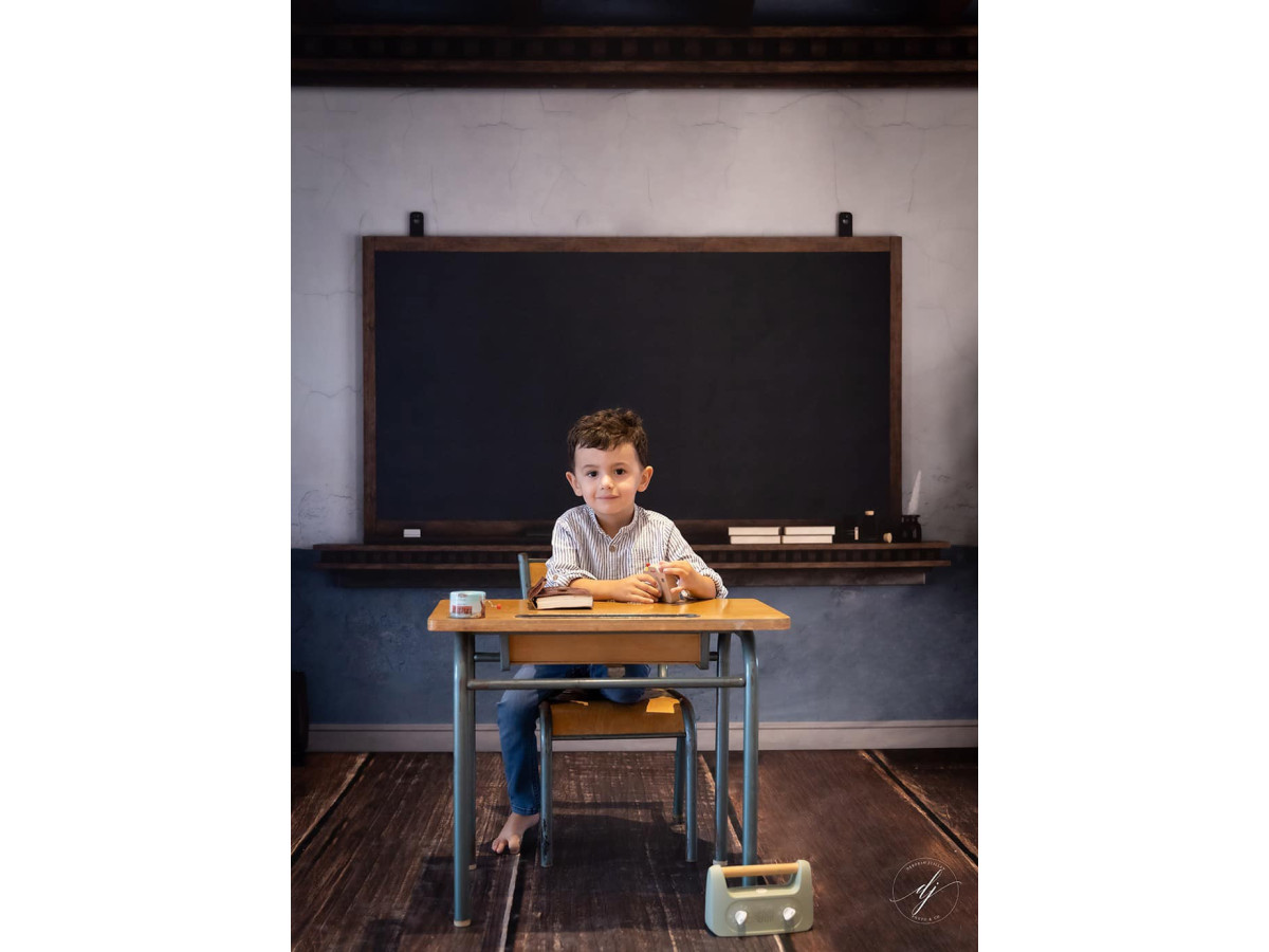 School portrait photo backdrop My Class – classroom with blackboard, lamps and plant | Colors&Drops